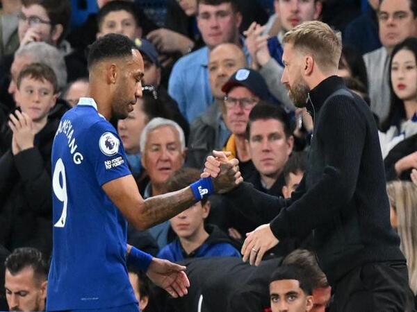 Graham Potter bersuara terkait keputusannya yang mencoret Pierre-Emerick Aubameyang dari daftar skuat Chelsea di babak gugur Liga Champions musim ini / via Reuters