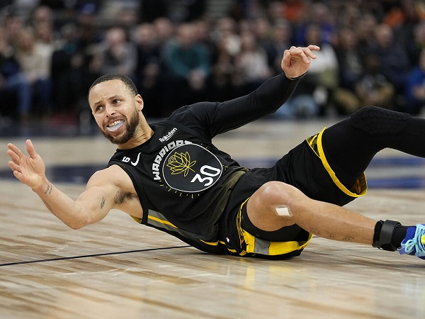 Cedera lutut paksa Stephen Curry menepi lagi.