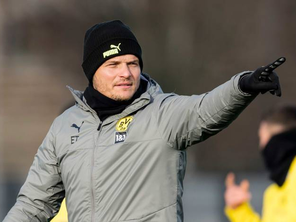 Pelatih Borussia Dortmund Edin Terzic