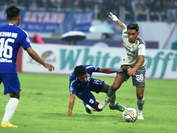 Bek kiri Persib, Daisuke Sato