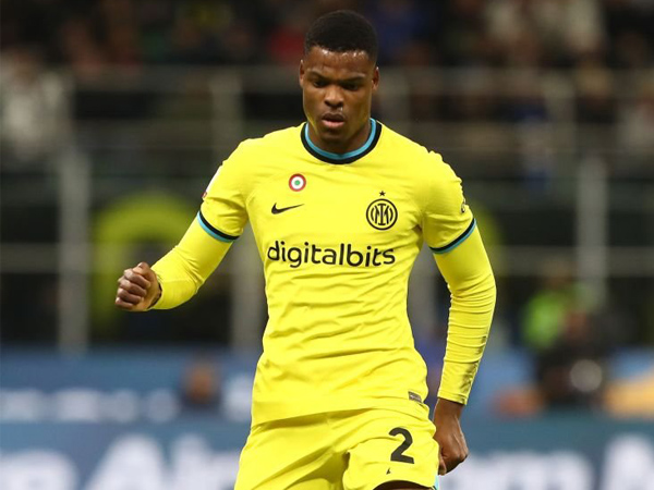 Bek sayap Inter Milan, Denzel Dumfries.