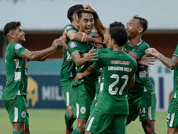 Pemain PSS Sleman merayakan gol ke gawang Persik Kediri