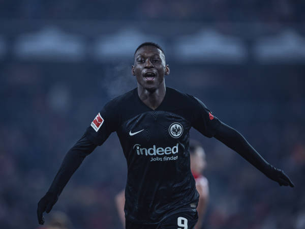 Liverpool Taksir Kolo Muani, Eintracht Frankfurt Naikkan Harga Sang Pemain
