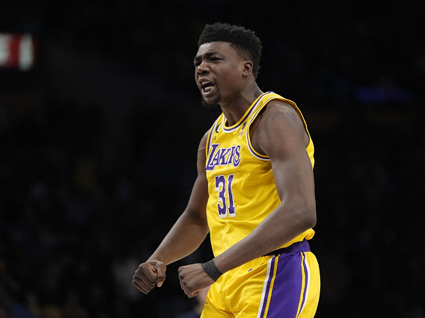 Los Angeles Lakers lepas Thomas Bryant ke Denver Nuggets.
