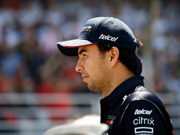 Sergio Perez ingin Red Bull kembangkan mobil anyar tak hanya berpacu pada masukan Verstappen.