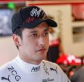 Guanyu Zhou Senang Bisa Kalahkan Verstappen di Pramusim