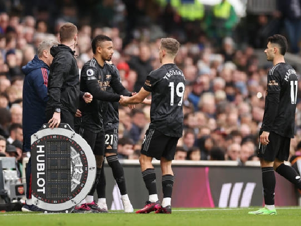 Leandro Trossard dan Gabriel Jesus akan memperebutkan tempat di lini depan Arsenal