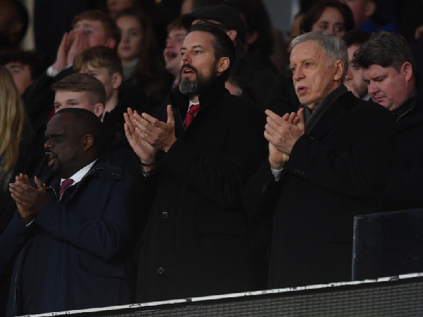Stan dan Josh Kroenke ditunjuk sebagai ketua bersama Arsenal