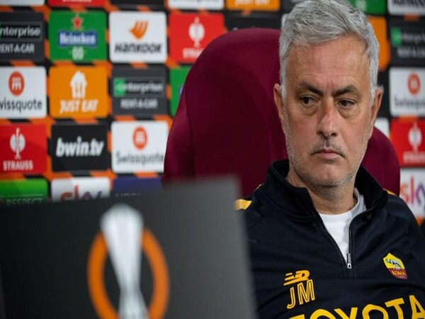 Jose Mourinho melakukan sesi jumpa pers, jelang bentrokan Real Sociedad vs AS Roma di leg kedua babak 16 besar Liga Europa (17/3) / via Reuters