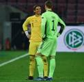 Meski Bakal Bersaing, Manuel Neuer Punya Hubungan Baik dengan Yann Sommer