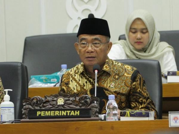 Plt Menpora RI, Muhadjir Effendy menyebut bahwa naturalisasi harus jadi pilihan akhir untuk memperkuat timnas Indonesia