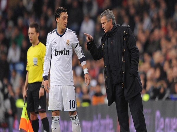 Mesut Ozil menyebut sosok Jose Mourinho sebagai pelatih terbaik yang pernah mengasuhnya / via Getty Images