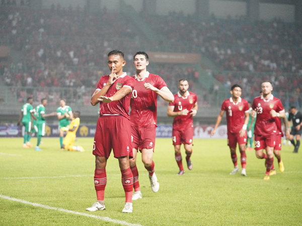 Pemain bertahan timnas Indonesia, Rizky Ridho merayakan golnya di pertemuan pertama