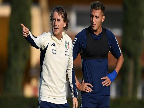 Setelah kesuksesan Mateo Retegui, pelatih Roberto Mancini ketagihan untuk melakukan naturalisasi pemain di skuat Timnas Italia / via Getty Images