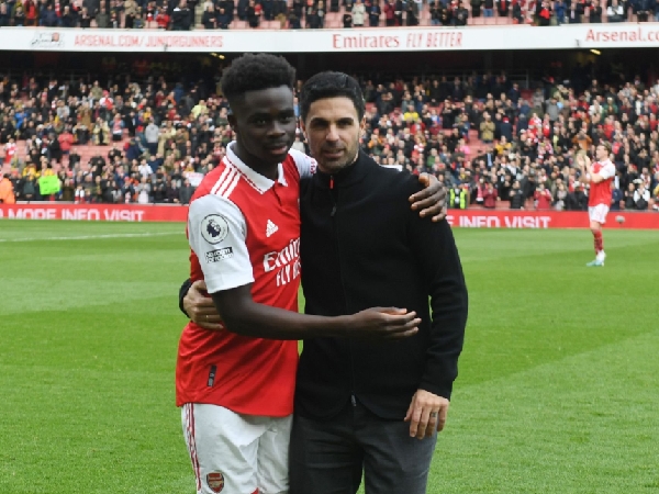 Bukayo Saka dan manajer Arsenal, Mikel Arteta
