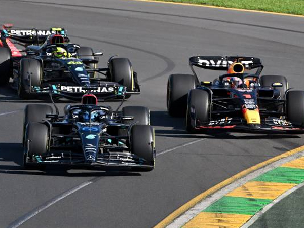 Max Verstappen Sebut Lewis Hamilton Tidak Paham Aturan Balapan