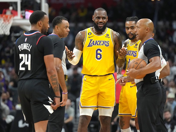 LeBron James beberkan penyebab kekalahan Lakers dari Clippers.