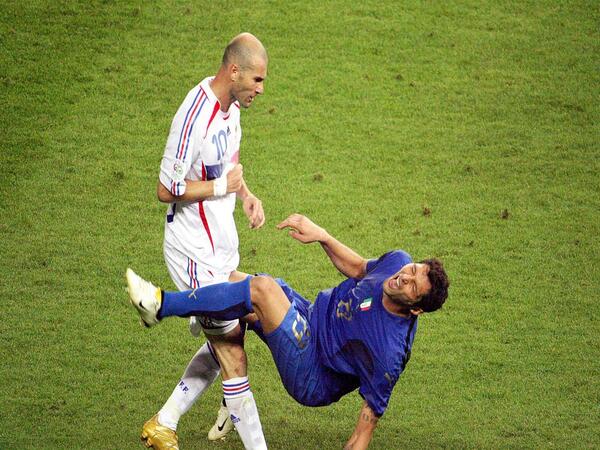 Setelah 17 tahun, Marco Materazzi akhirnya mengungkap provokasi apa yang dilontarkannya kepada Zinedine Zidane di final Piala Dunia 2006 / via Reuters