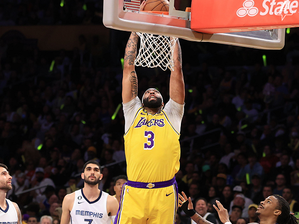 Los Angeles Lakers sudahi perlawanan Memphis Grizzlies di babak playoff.