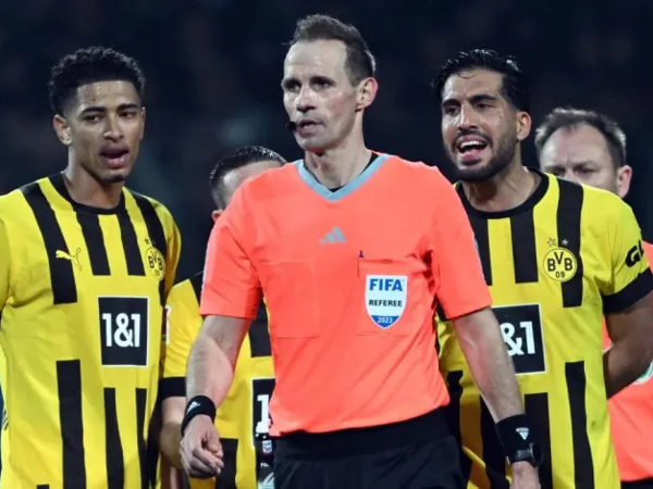Wasit Sascha Stegemann akui salah tidak memberi Dortmund penalti di laga vs Bochum