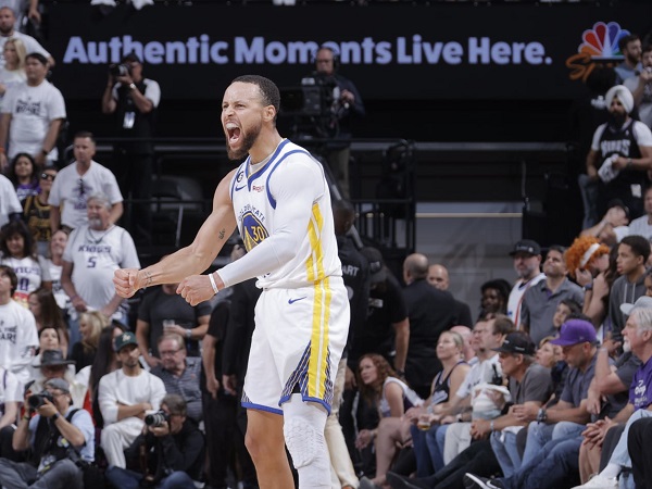 Steve Kerr terkesan dengan performa impresif dari Stephen Curry.