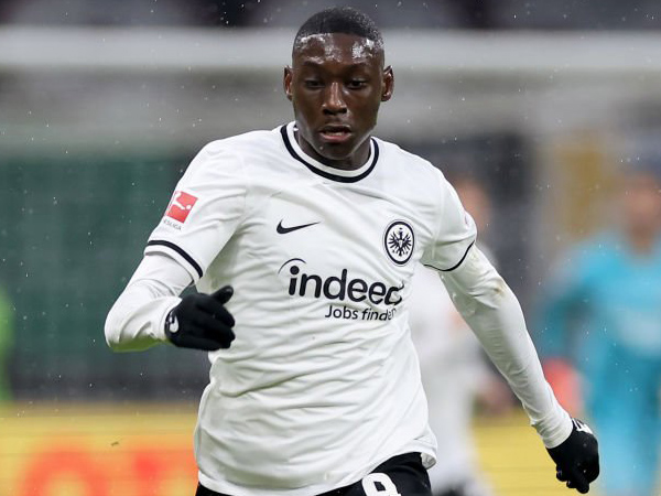 Penyerang Eintracht Frankfurt, Randal Kolo Muani.