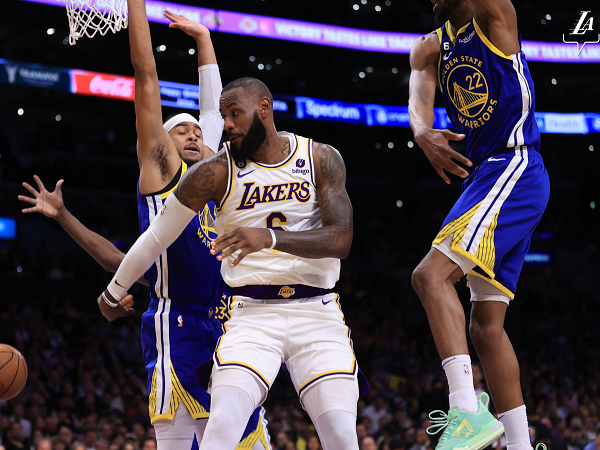 Los Angeles Lakers pukul mundur Golden State Warriors di game ketiga.