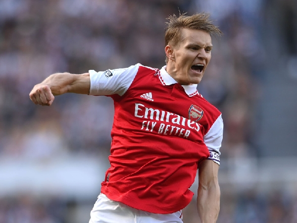 Martin Odegaard merayakan golnya ke gawang Newcastle United