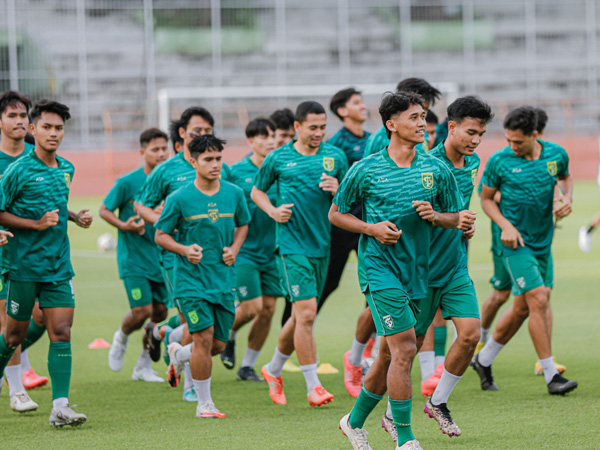 Latihan perdana skuat Persebaya Surabaya pasca libur