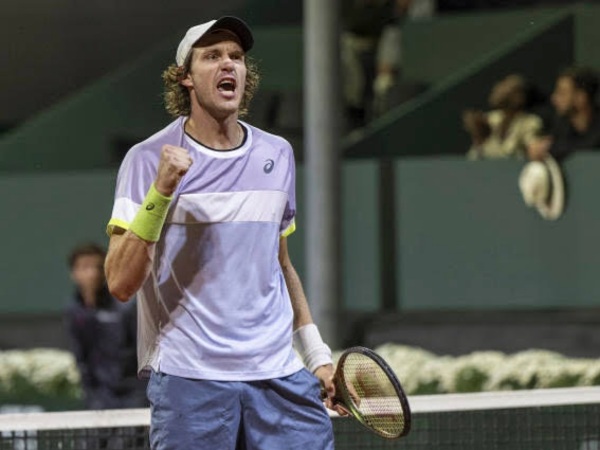 Tekuk Juara Bertahan, Nicolas Jarry Tembus Semifinal Di Jenewa