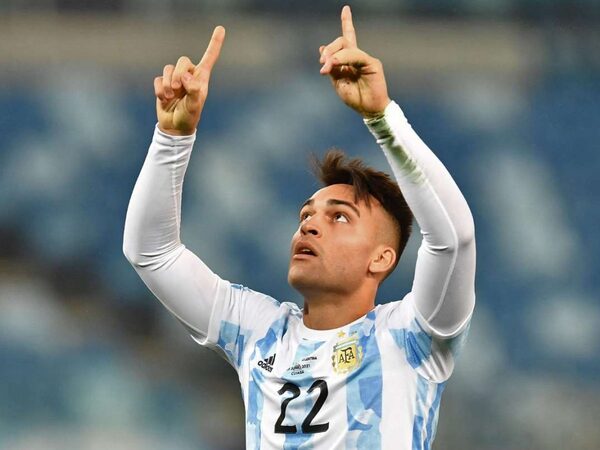 Lautaro Martinez harus absen saat Timnas Argentina berjumpa Indonesia di laga FIFA Matchday pada tanggal 19 Juni mendatang / via Getty Images