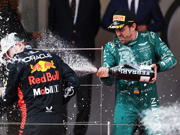 Fernando Alonso kesulitan kejar Max Verstappen di GP Monako.