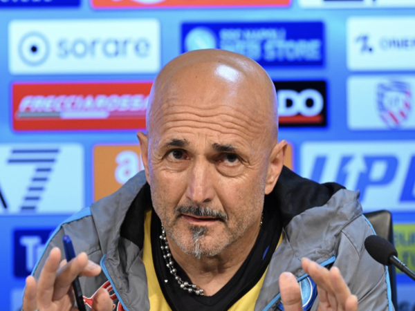 Presiden Napoli mengonfirmasi bahwa Luciano Spalletti akan meninggalkan klub begitu musim 2022/23 selesai / via Getty Images