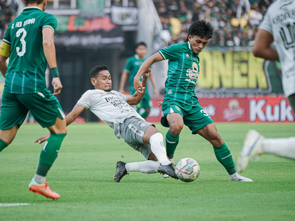 Gelandang Persebaya Surabaya, Ripal Wahyudi di laga kontra Bali United