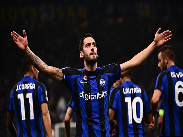 Hakan Calhanoglu bertekad untuk menjadi orang Turki pertama yang memenangkan trofi Liga Champions musim ini bersama Inter Milan / via Getty Images