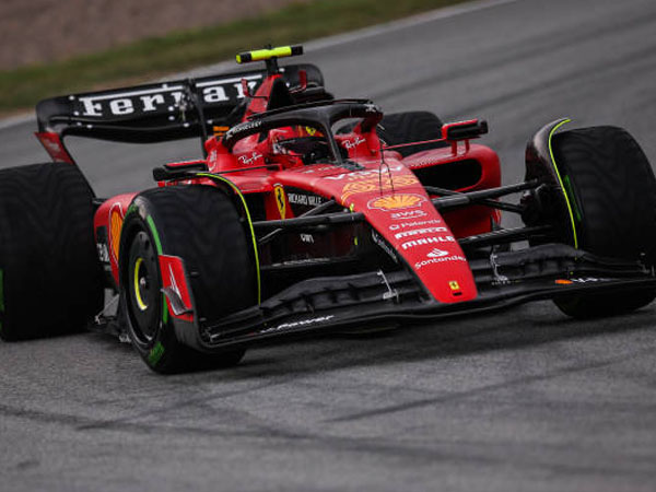 Carlos Sainz Akui Para Rival Kini Sudah Sangat Dekat dengan Ferrari