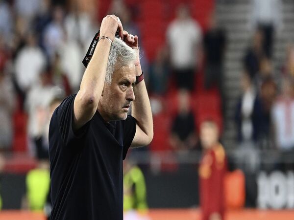 AS Roma dilaporkan tengah menegosiasikan kontrak baru untuk manajer tim yaitu Jose Mourinho / via Getty Images
