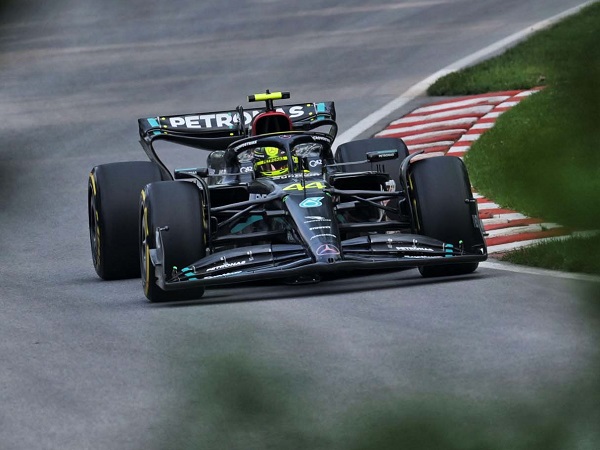 Lewis Hamilton berhasil asapi George Russell di FP2 F1 GP Kanada.