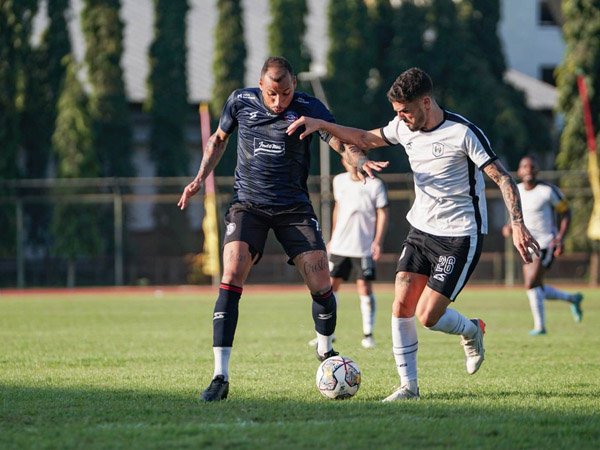 Laga uji coba antara Arema FC kontra Rans Nusantara FC