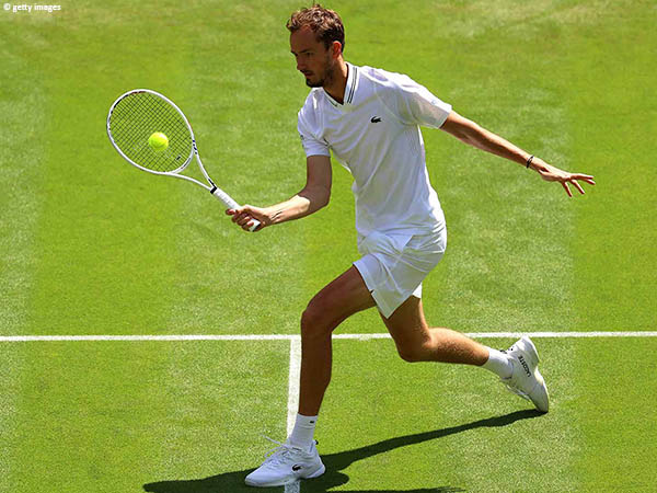 Hasil Wimbledon: Daniil Medvedev Atasi Adrian Mannarino Demi Babak Ketiga