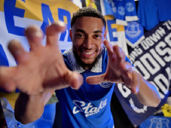Arnaut Danjuma bergabung dengan Everton