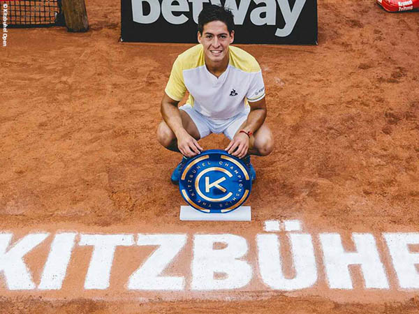 Dominic Thiem Gigit Jari, Sebastian Baez Angkat Trofi Kemenangan Di Kitzbuhel