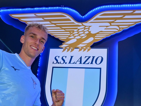 Lazio resmi rekrut isaksen