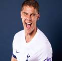 Tottenham Resmi Rekrut Micky Van de Ven dari Wolfsburg