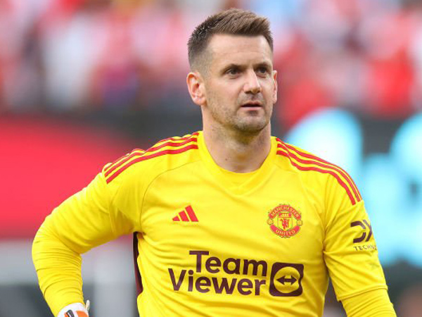 Kiper Manchester United, Tom Heaton.