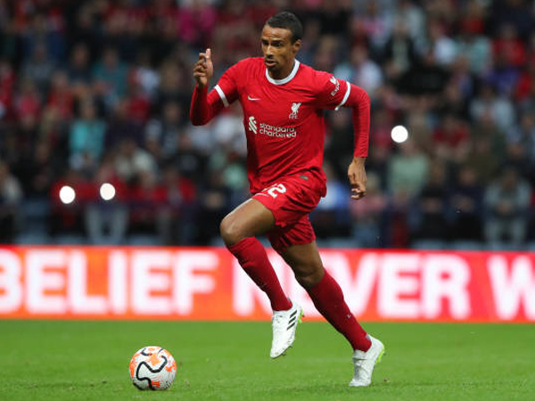 Sistem Baru Liverpool Mengharuskan Joel Matip untuk Beradaptasi Lagi