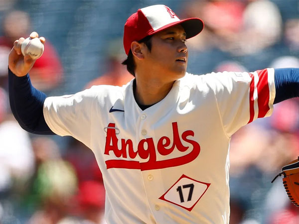 Shohei Ohtani dikenal sebagai pebisbol serba bisa yang mampu bermain sebagai "pitcher" sekaligus "hitter". (Foto: CNN)