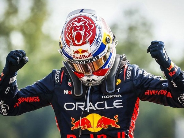 Max Verstappen makin kokoh di puncak klasemen usai menangi F1 GP Italia.