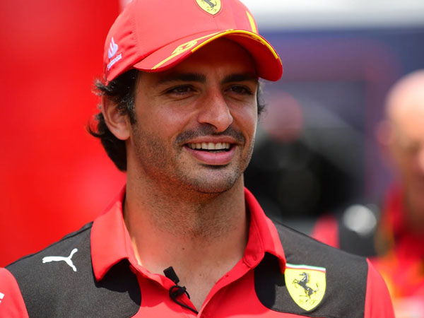 Carlos Sainz Dilaporkan Kejar Perampok Jam Tangan Mewahnya di Italia ...