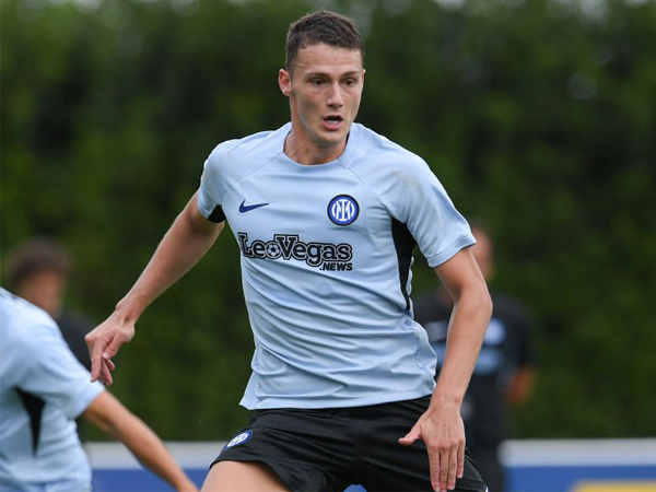 Bek Inter, Benjamin Pavard.
